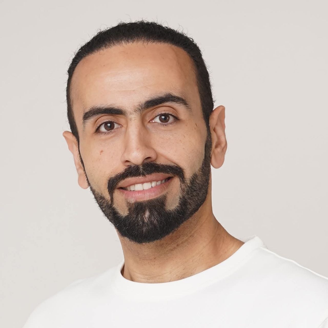 حسن الحلبي — مؤسّس ومدرّب